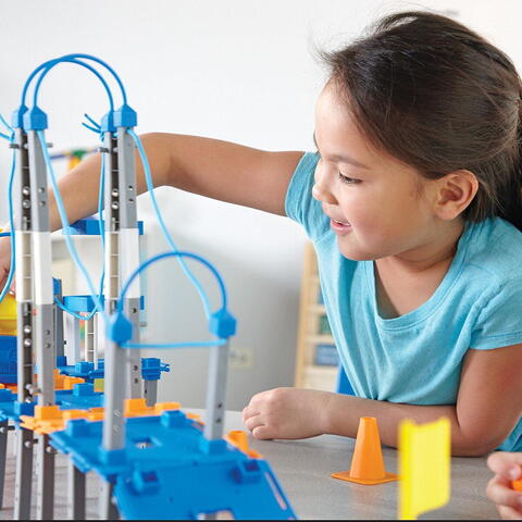 Learning Resources Set STEM - Construieste oraselul - RESIGILAT