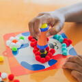 Educational Insights Set creativ cu pompoane - Imbraca animalutele